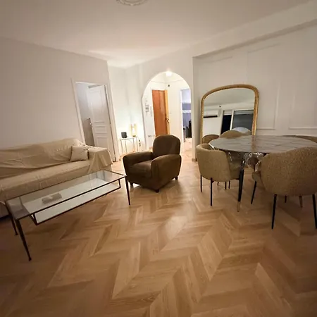 T4 Spacieux 100m2 Climatise Апартаменти *