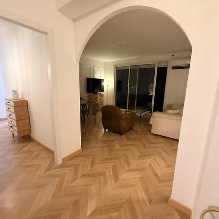 T4 Spacieux 100m2 Climatise Апартаменти *