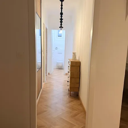 T4 Spacieux 100m2 Climatise Апартаменти