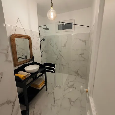 T4 Spacieux 100m2 Climatise Апартаменти