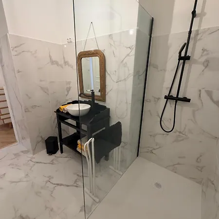 Апартаменти T4 Spacieux 100m2 Climatise
